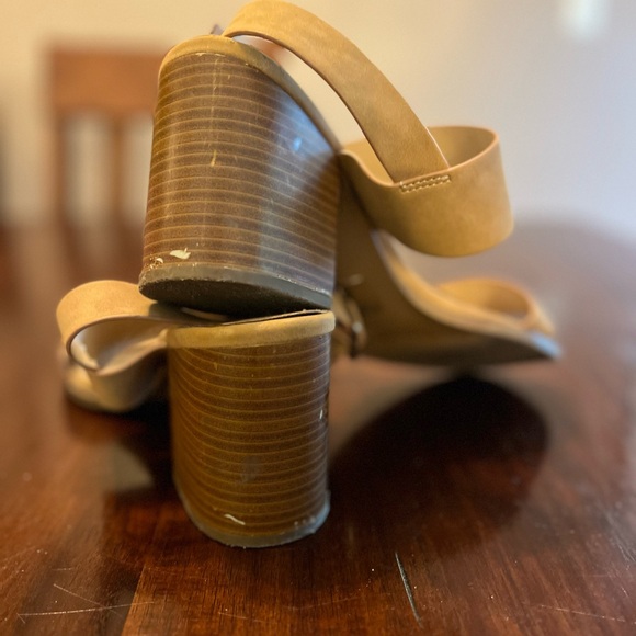 Nude Heels Size 10 - Picture 4 of 7